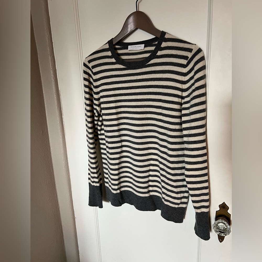Everlane - The Cashmere Classic Crew Sweater - Cream/Grey - Large